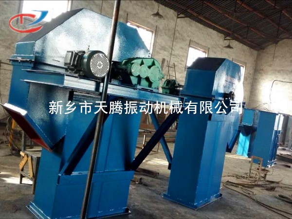 铸造生产线型砂输送斗式提升机安装完毕
